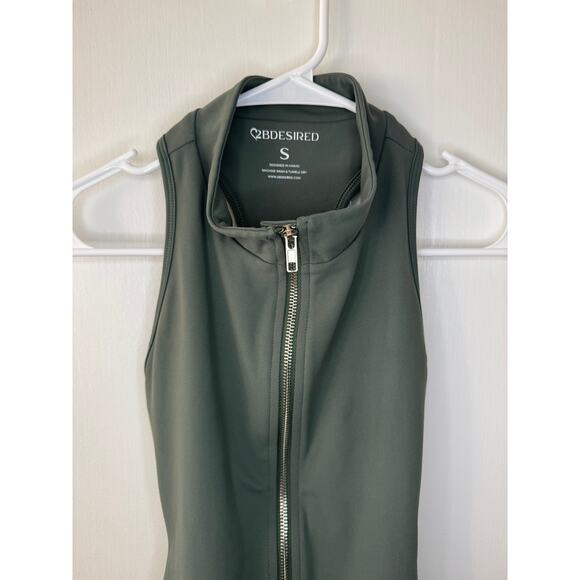 2BDesired Hawaii Sage Green Zip Front High Neck Athletic Bodysuit Size Small - Picture 2 of 6